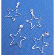 Pingente estrela vazada 2cm pct com 4 pçs folheado a prata 35 milésimo PI-10844